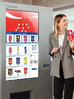 Warenautomat CoolTouch OVM Outdoor von The Vending Brothers Kunde kauft
