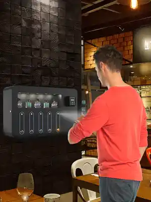 Warenautomat SlimTouch Parfum von The Vending Brothers installiert in einem Bahnhof
