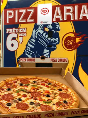 Pizzaautomat TVB von The Vending Brothers mit close up einer Pizza in der Schachtel