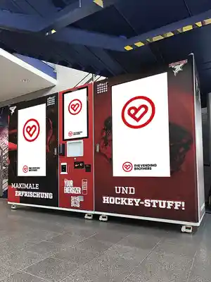 Warenautomat CoolTouch S02+ von The Vending Brothers Kunde kauft